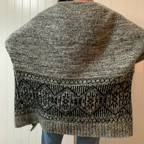 Women’s Buttonless Cardigan - Picture 2 of 7